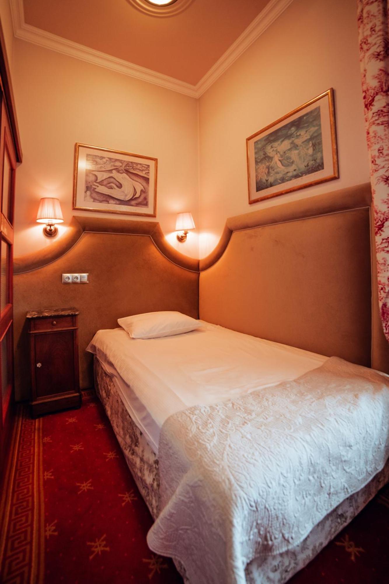 Hotel Ambasada Boleslawiec Болеславец Экстерьер фото