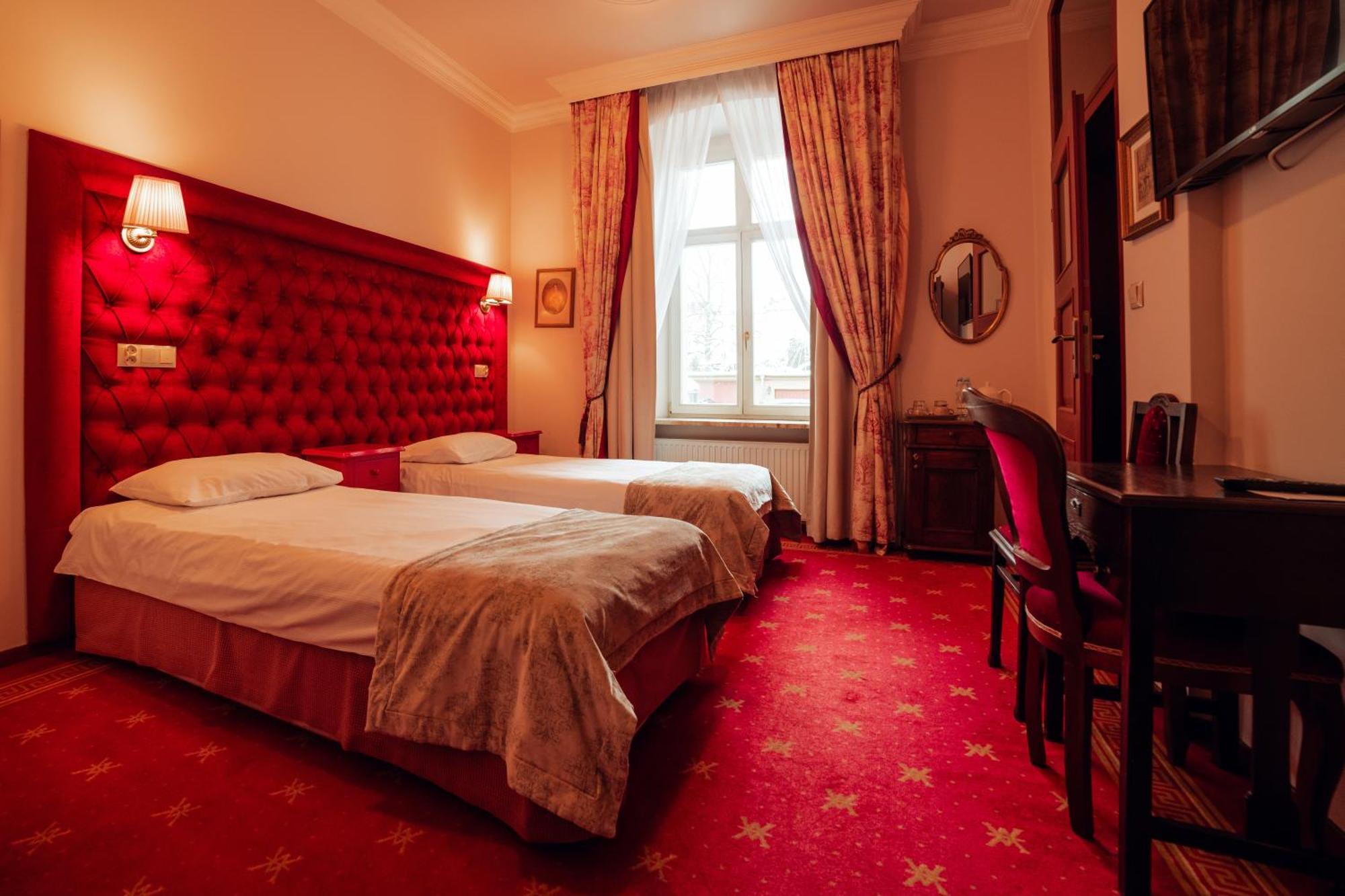 Hotel Ambasada Boleslawiec Болеславец Экстерьер фото