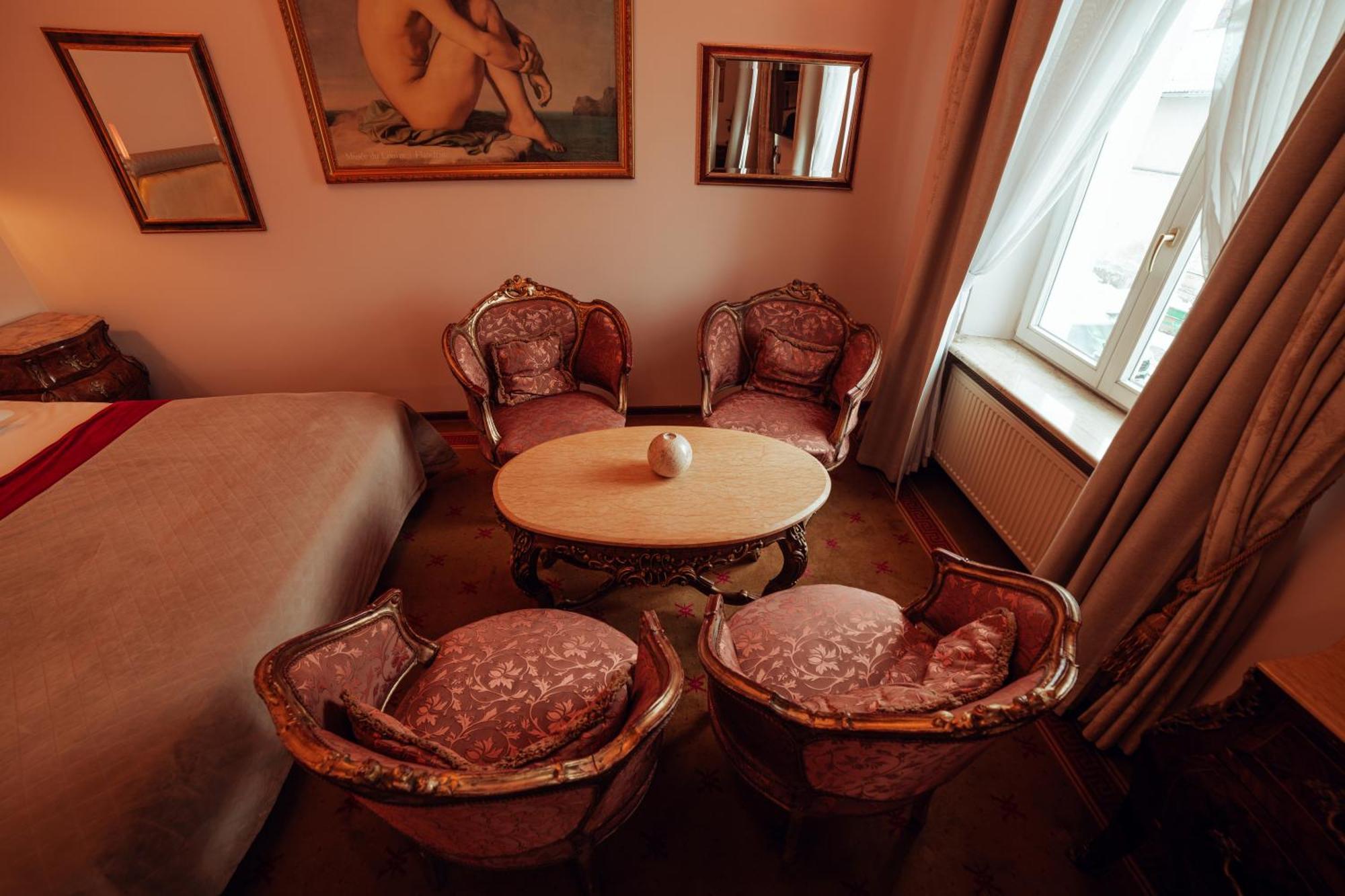 Hotel Ambasada Boleslawiec Болеславец Экстерьер фото