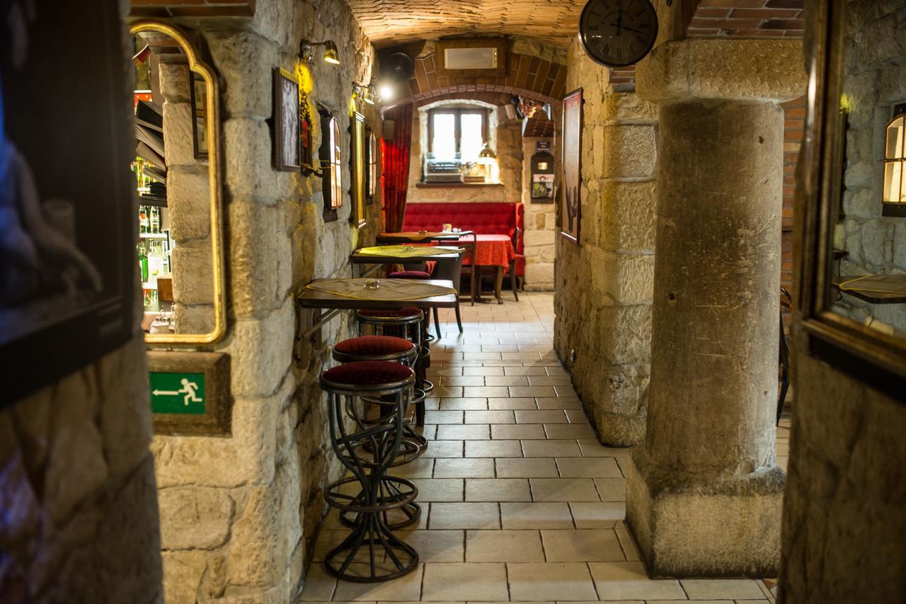 Hotel Ambasada Boleslawiec Болеславец Экстерьер фото